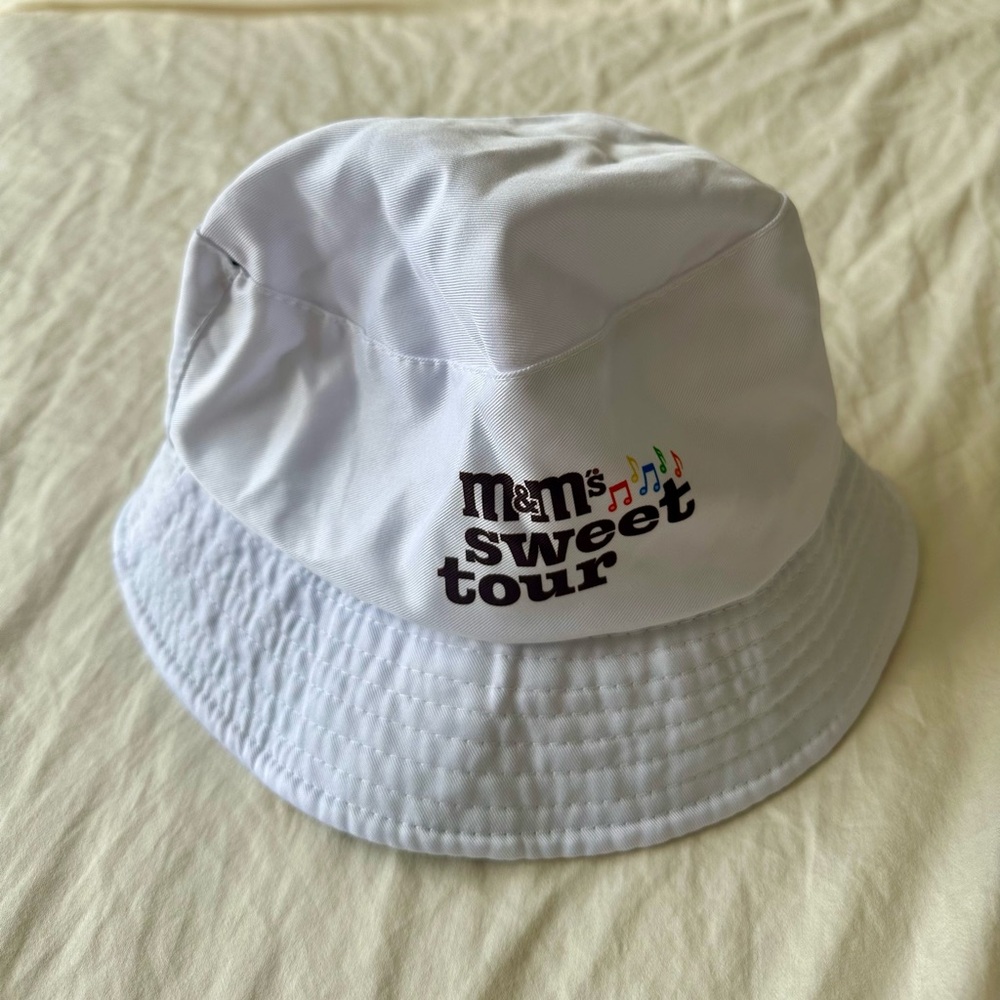 M&M'S White Reversible Bucket Hat